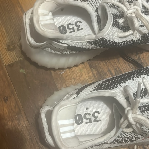 Men’s casual shoes similar to Yeezys made the exact same material too and boost - Picture 6 of 13